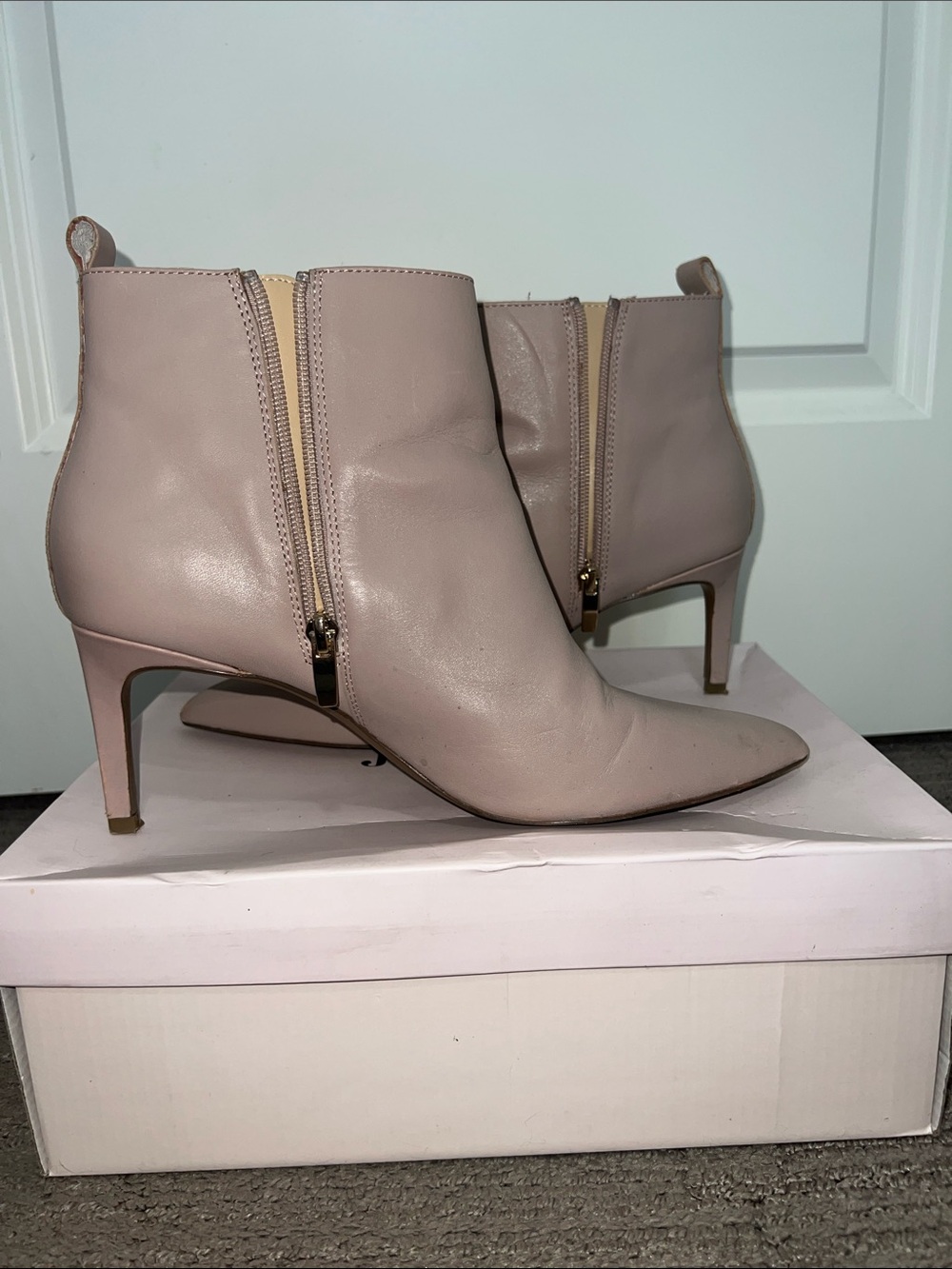 Women's Blush Pointed-Toe Leather Ankle Booties with Side Zip